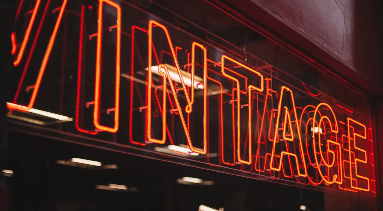 Red outline neon letters spelling VINTAGE